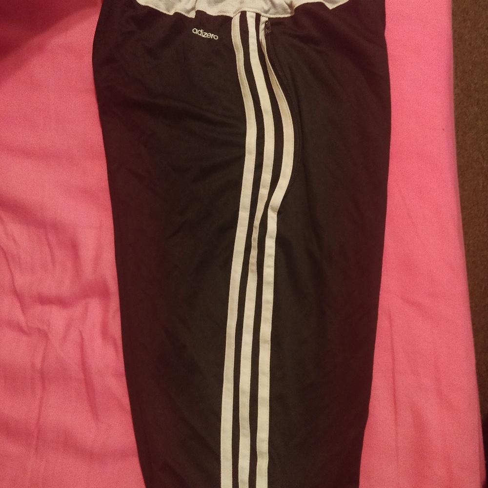 3/4 soccer training style shorts.